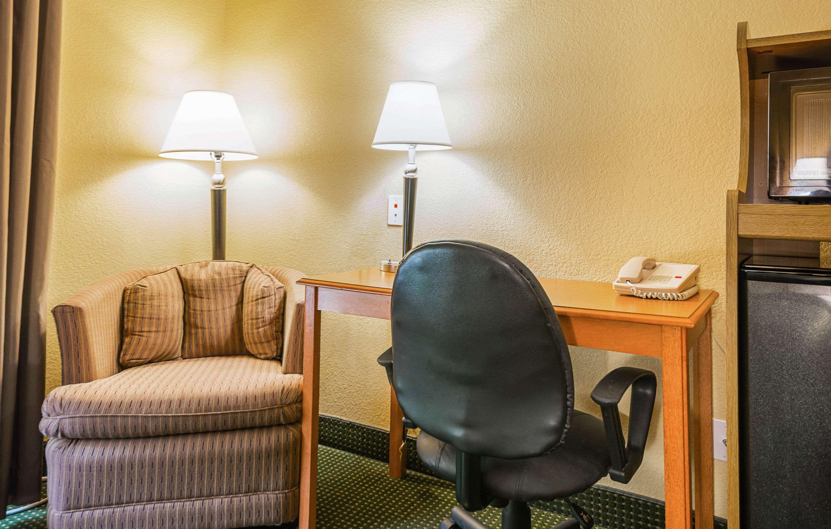 Quality Inn & Suites Franklin Экстерьер фото