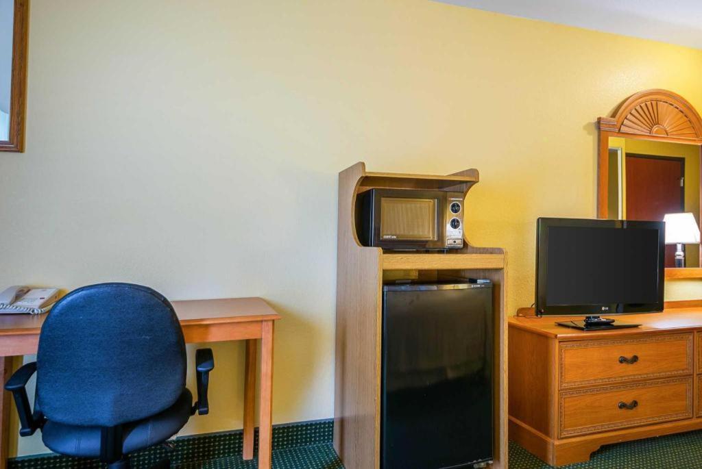 Quality Inn & Suites Franklin Экстерьер фото
