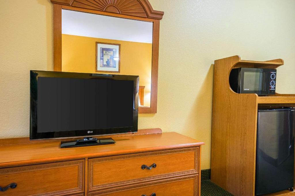 Quality Inn & Suites Franklin Экстерьер фото