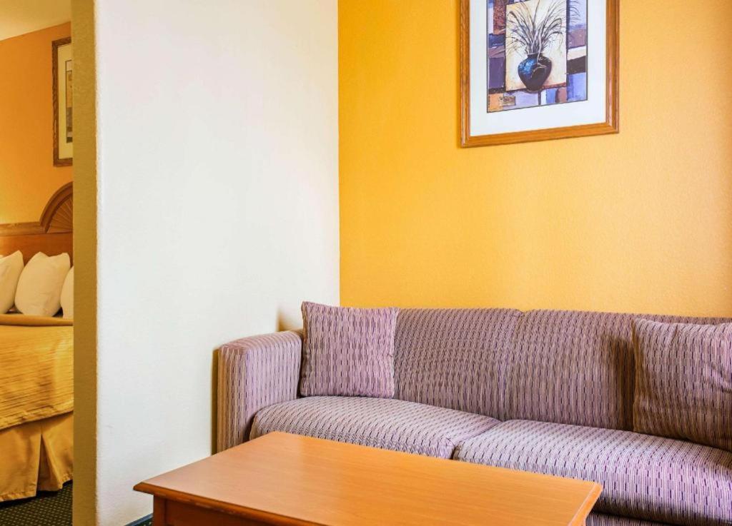 Quality Inn & Suites Franklin Экстерьер фото